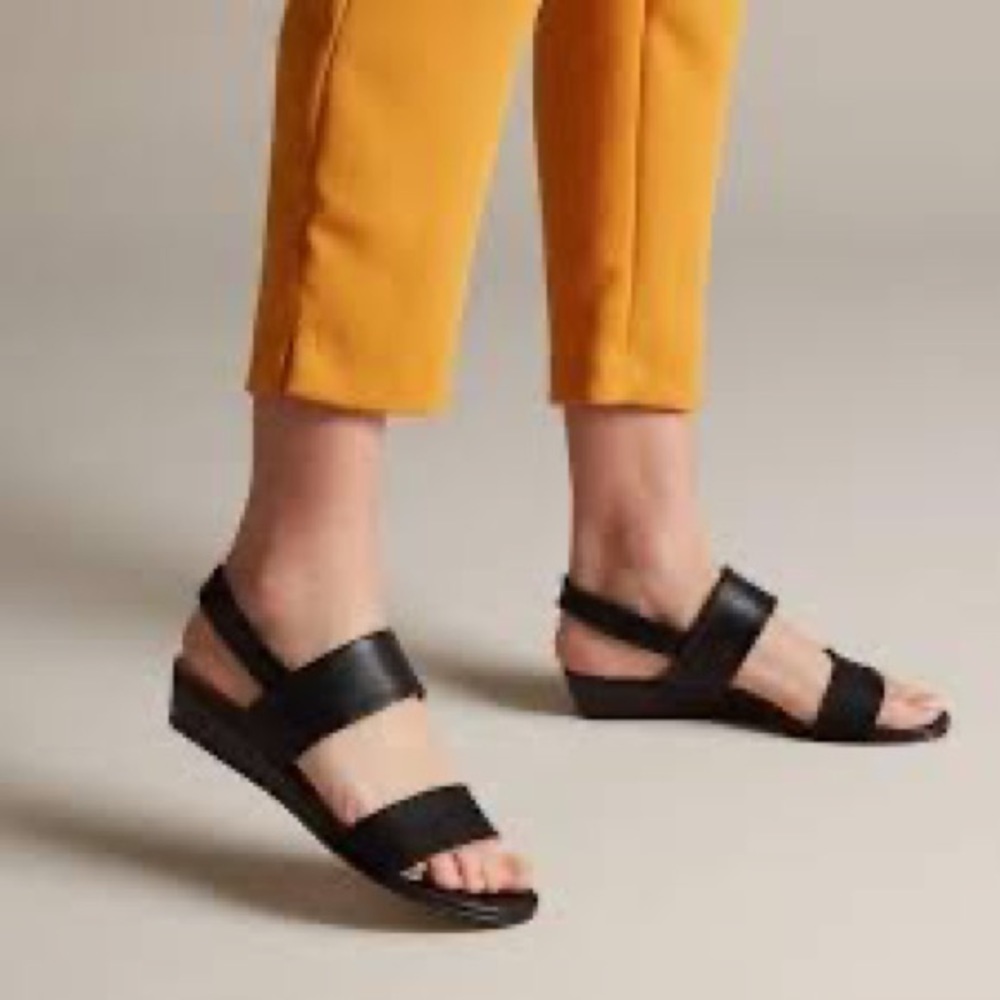 Clark’s Women’s Black sense lily Slingback sandals!
